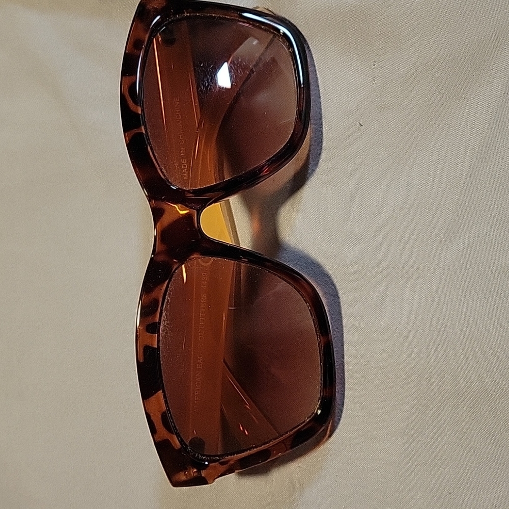 Sunglasses free w/bundle